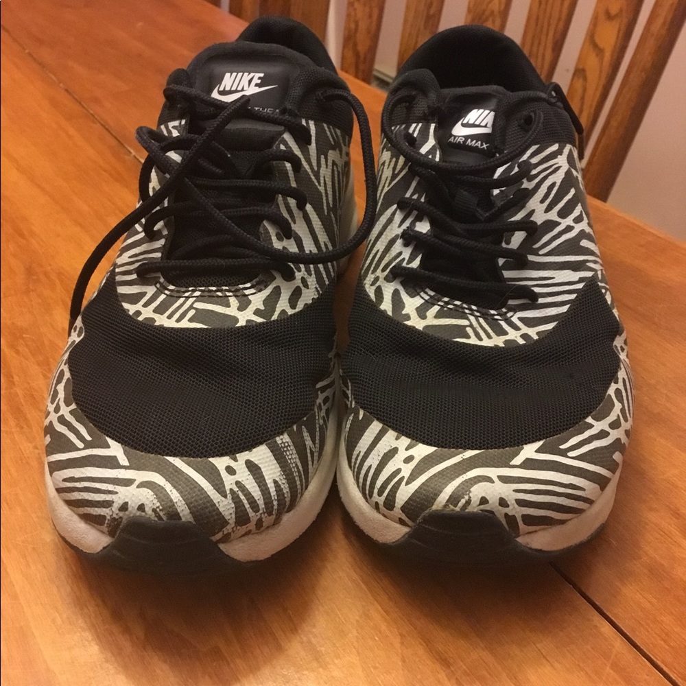 Nike air max Thea women’s size 9.5 zebra stripes